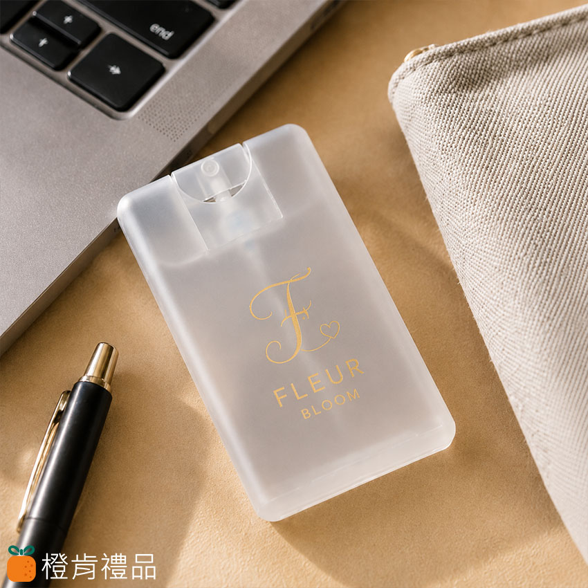 Custom Gold Foil Card Spray Bottle (14) 客製卡片式噴霧瓶,客製LOGO噴霧瓶,酒精噴霧瓶訂製,隨身噴霧瓶,卡片式酒精噴霧瓶,口袋型噴霧瓶,企業活動贈品,展覽宣傳小物,品牌周邊商品,客製宣傳贈品,單色LOGO印刷,企業禮品訂製,活動贈品推薦,品牌推廣贈品,會員禮贈品,客製酒精噴瓶,隨身酒精噴霧瓶,PP塑膠噴霧瓶,便攜式噴霧瓶,客製噴霧瓶推薦,企業形象贈品,活動小物製作,品牌識別贈品,客製化噴霧瓶,展覽贈品推薦,客製LOGO禮品,宣傳小物製作,品牌活動禮品,企業採購贈品,客製隨身噴瓶