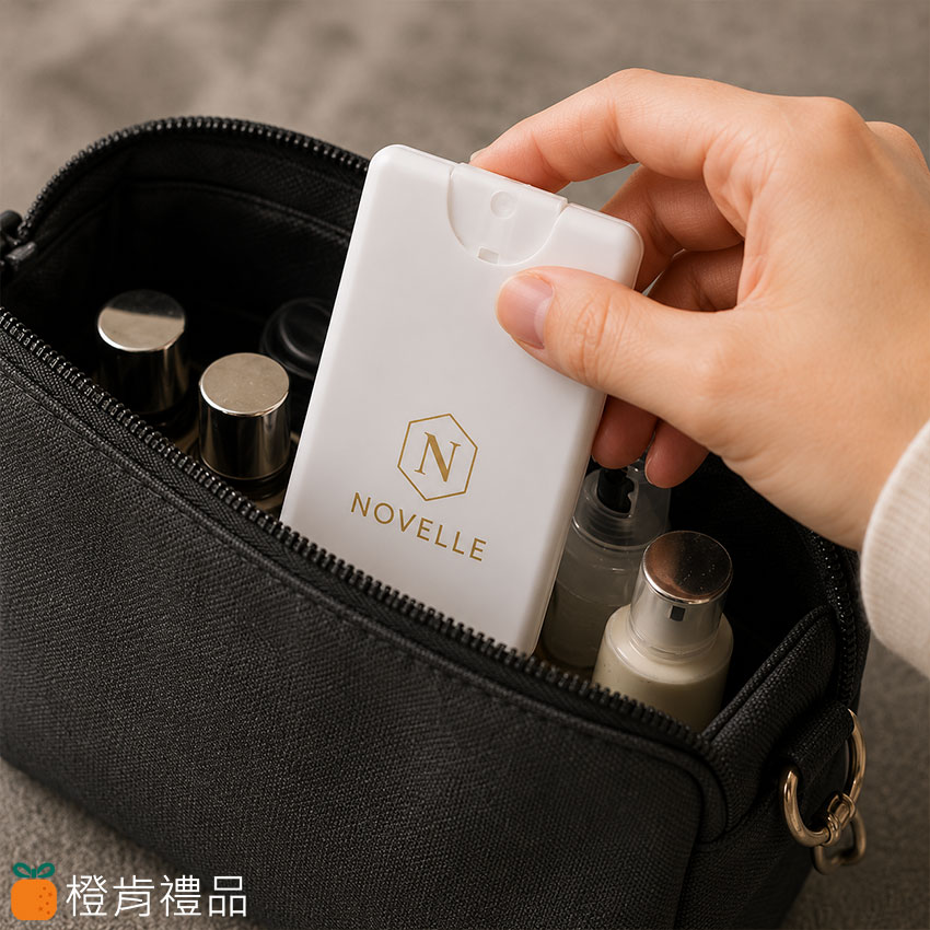 Custom Gold Foil Card Spray Bottle (15) 客製卡片式噴霧瓶,客製LOGO噴霧瓶,酒精噴霧瓶訂製,隨身噴霧瓶,卡片式酒精噴霧瓶,口袋型噴霧瓶,企業活動贈品,展覽宣傳小物,品牌周邊商品,客製宣傳贈品,單色LOGO印刷,企業禮品訂製,活動贈品推薦,品牌推廣贈品,會員禮贈品,客製酒精噴瓶,隨身酒精噴霧瓶,PP塑膠噴霧瓶,便攜式噴霧瓶,客製噴霧瓶推薦,企業形象贈品,活動小物製作,品牌識別贈品,客製化噴霧瓶,展覽贈品推薦,客製LOGO禮品,宣傳小物製作,品牌活動禮品,企業採購贈品,客製隨身噴瓶
