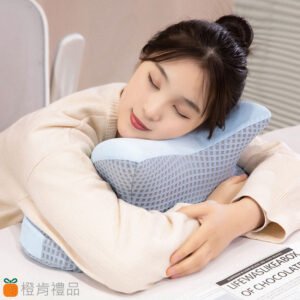 環抱式午睡枕