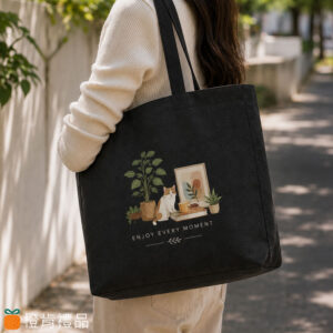 Tyvek Tote Bag (1) 客製水洗杜邦紙托特包,杜邦紙提袋訂製,Tyvek Tote Bag,客製LOGO托特包,杜邦紙購物袋,防潑水環保提袋,客製環保購物袋,品牌活動提袋,企業贈品提袋,文創品牌周邊,客製品牌提袋,Tyvek Shopping Bag,杜邦紙手提袋,客製化提袋製作,展覽活動贈品,品牌會員禮品,客製LOGO購物袋,環保托特包訂製,防水杜邦紙提袋,企業活動贈品推薦,品牌宣傳提袋,咖啡廳周邊商品,文創選物提袋,客製環保袋,品牌周邊商品開發,客製企業禮品,大容量托特包,可重複使用購物袋,Tyvek Paper Tote Bag,Custom Tyvek Tote Bag