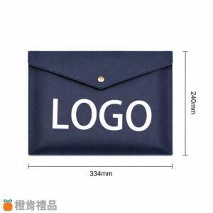客製PU皮革文件袋, A4文件袋, 商務公文袋, PU皮革文件袋, 客製文件夾, A4文件收納袋, 企業LOGO文件袋, 商務文件夾, 皮革文件套, 客製企業禮品, 品牌周邊, 公文收納袋, A4公文袋, 辦公文件袋, 商務贈品, 壓印LOGO, 燙金LOGO, 燙銀LOGO, 咖色文件袋, 黑色文件袋, 藏青色文件袋, PU皮革公文袋