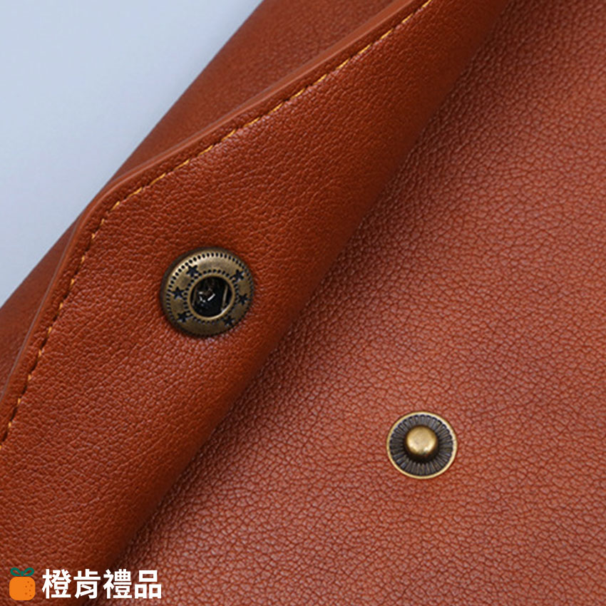 客製PU皮革文件袋, A4文件袋, 商務公文袋, PU皮革文件袋, 客製文件夾, A4文件收納袋, 企業LOGO文件袋, 商務文件夾, 皮革文件套, 客製企業禮品, 品牌周邊, 公文收納袋, A4公文袋, 辦公文件袋, 商務贈品, 壓印LOGO, 燙金LOGO, 燙銀LOGO, 咖色文件袋, 黑色文件袋, 藏青色文件袋, PU皮革公文袋